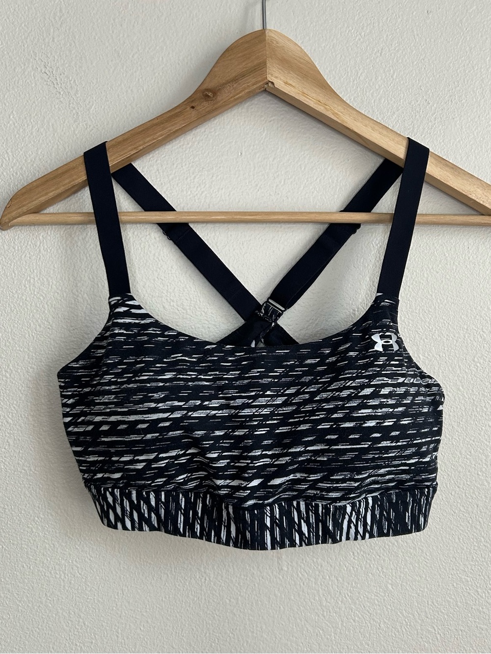 Under Armour Black & White Patterned Padded Sports Bra